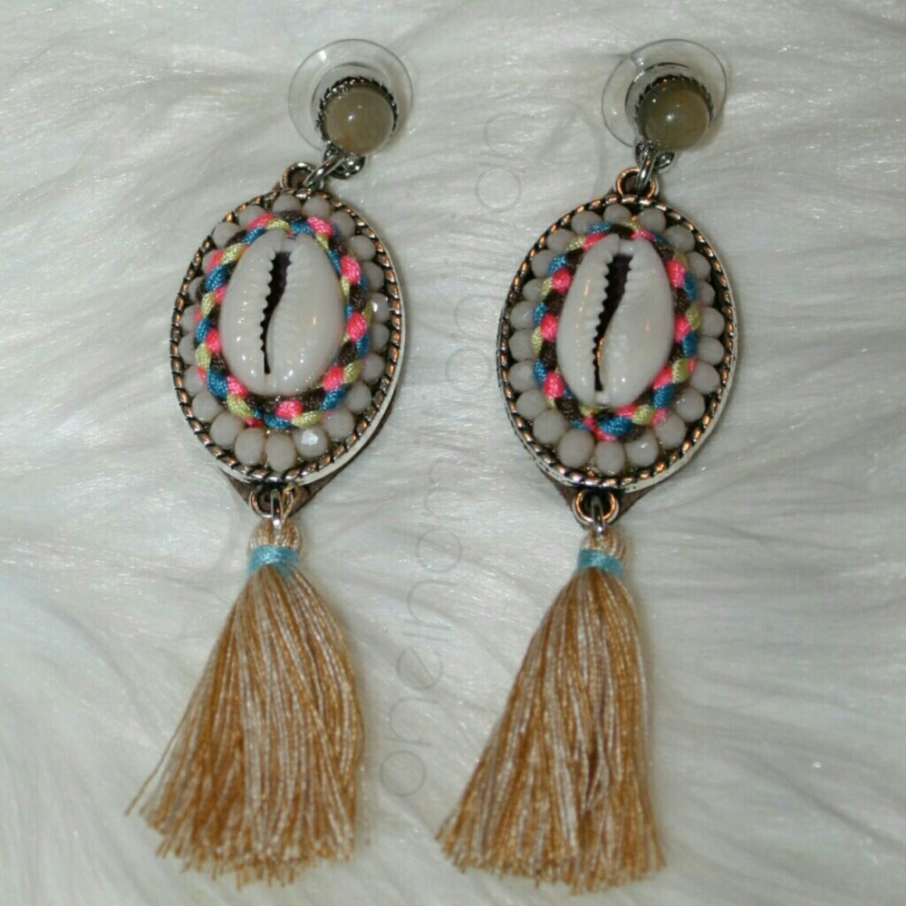 🔶CLEARANCE🔶 Boho Cowry Shell Tassel Earrings - Picture 2 of 4